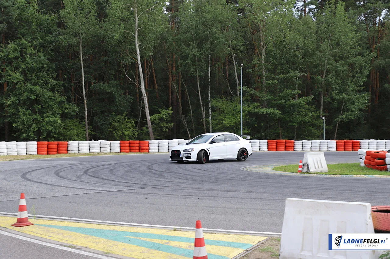 Relatório fotográfico do Circuito de Modlin - LadneFelgi.pl